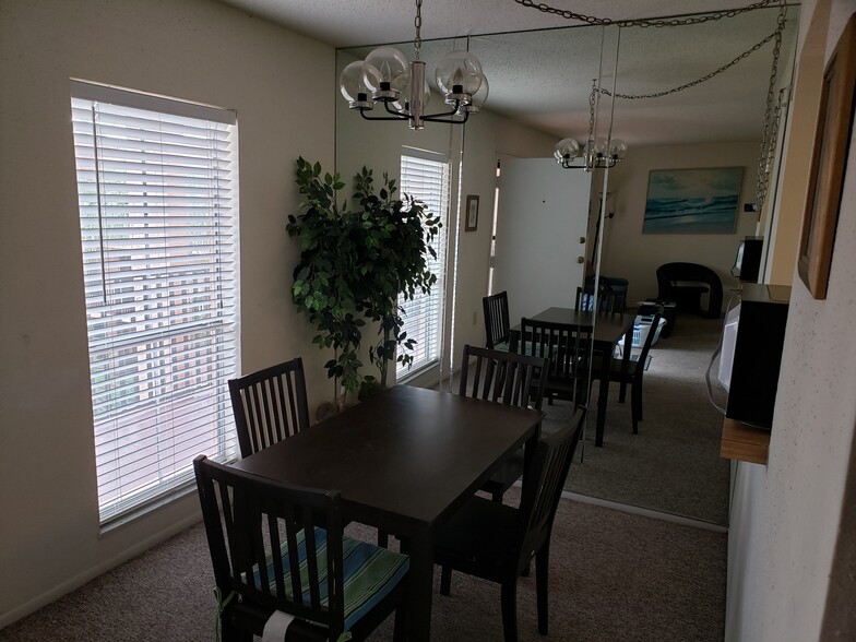 Dining area - 8911 Blind Pass Rd