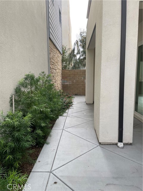 Building Photo - 116 Scale