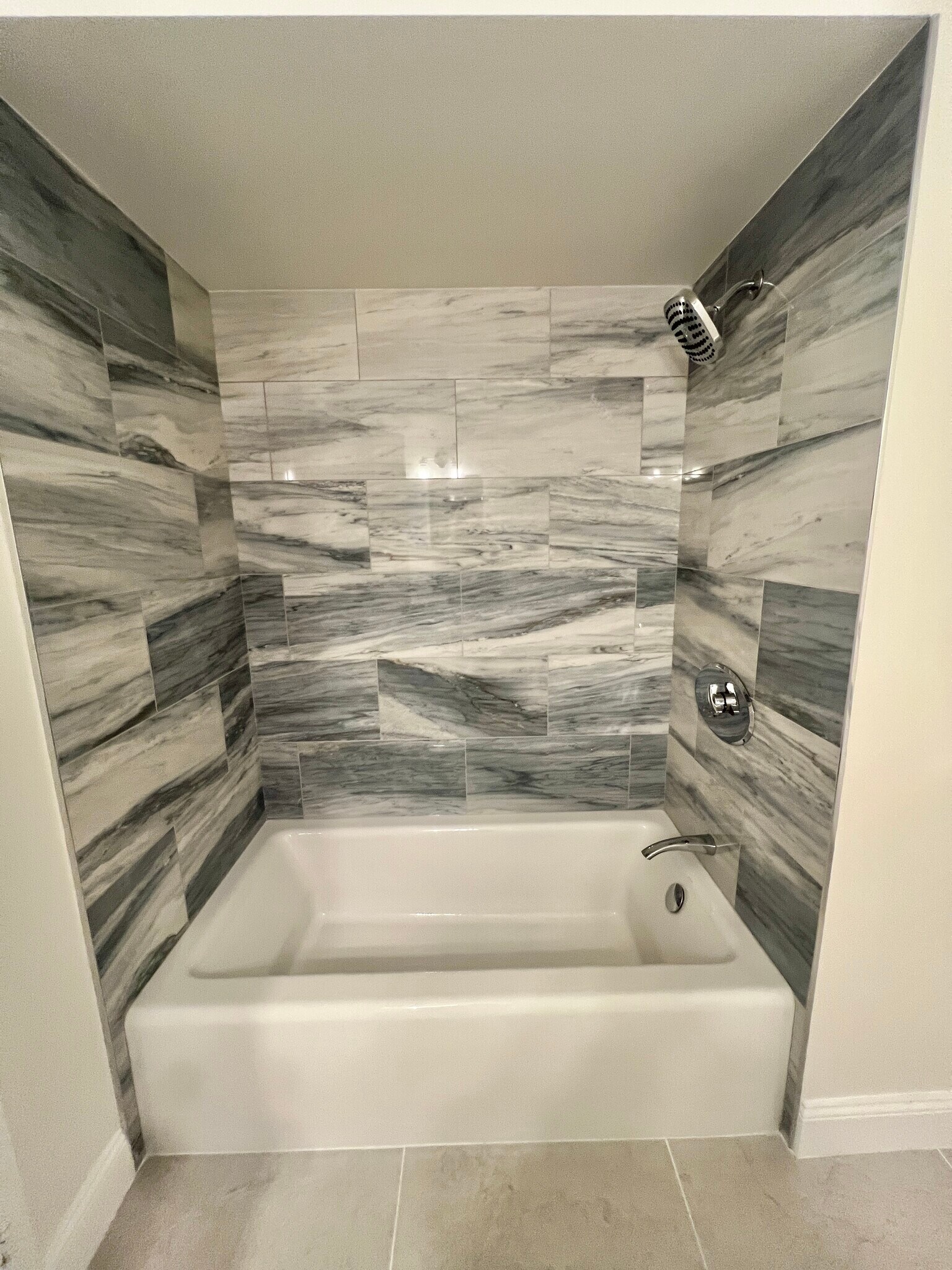 Building Photo - 1004 Paradise Rd