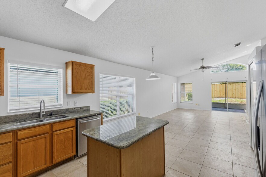 Building Photo - 8026 Waldorf Ct