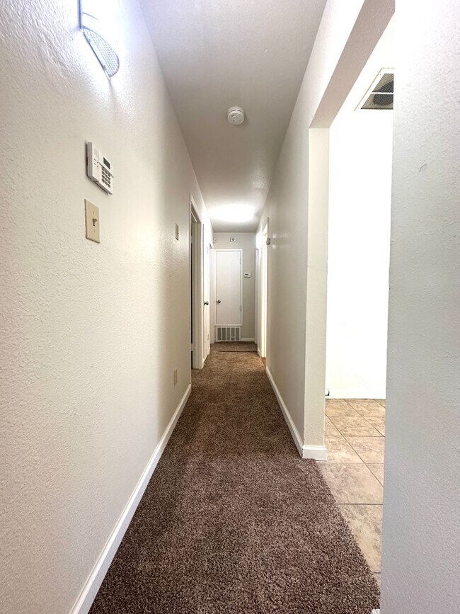 Building Photo - 525 Downing Ln