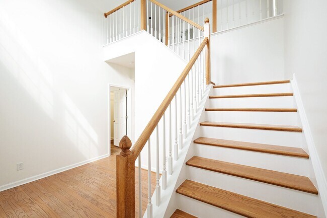 Building Photo - Pet-Friendly 4 Bedroom Home in Forest Lakes South