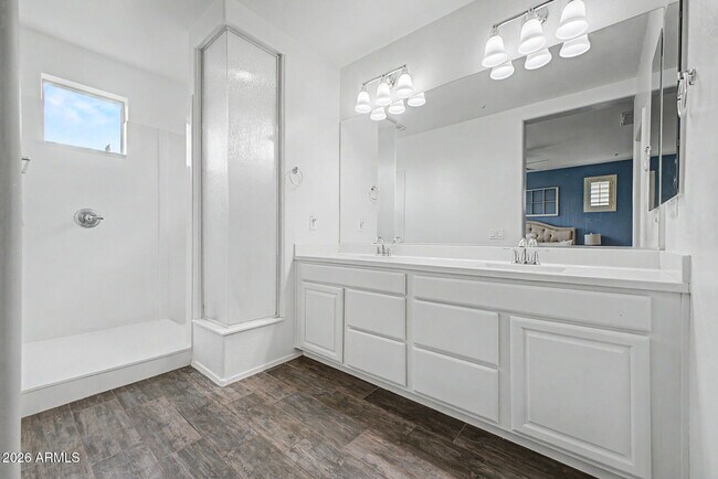 Building Photo - 5103 S Moccasin Trail