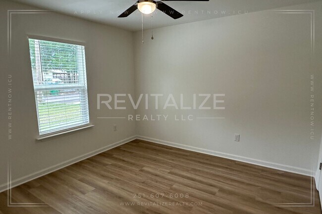 Building Photo - **OPEN HOUSE 08/17 1-3PM** 4 Bed/2 Bath Ho...