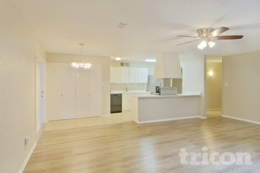 Building Photo - 7309 Hedge Dr
