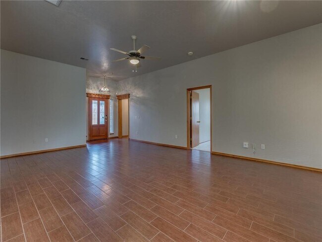Building Photo - 1004 SW 127th Pl