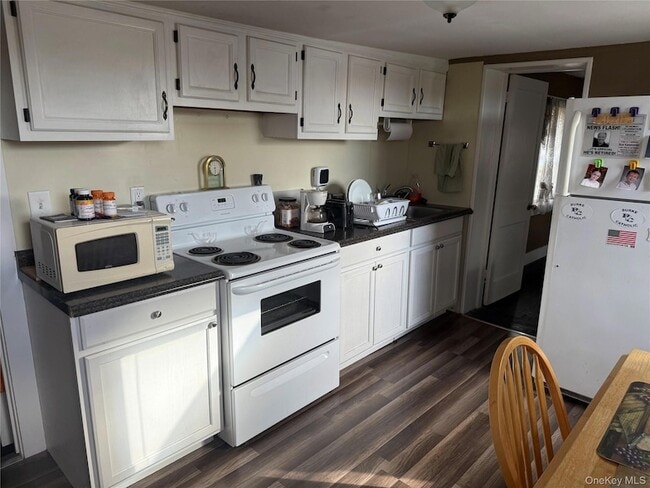 Building Photo - 6 Glenmere Ave