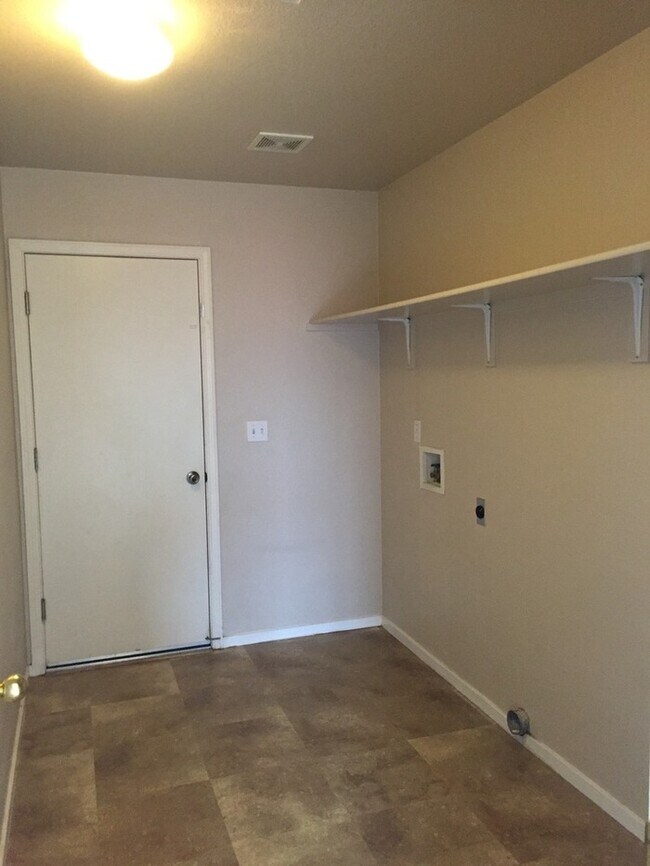 Building Photo - Beautiful home with RV Parking!!!!!!