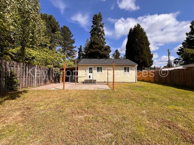 Building Photo - Cozy Two Bedroom House with Large Yard