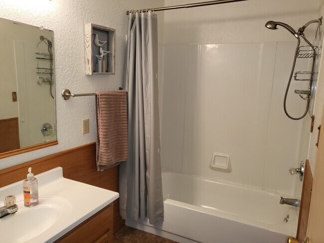 Building Photo - 10964 Brentwood Ln