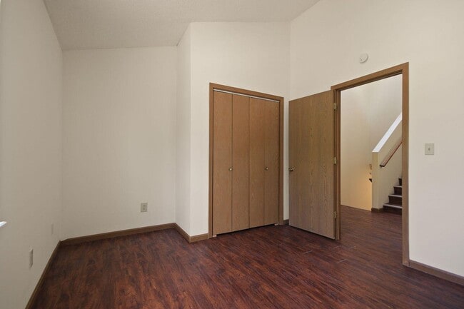 Building Photo - 3 Bed 2 Bath unit Close to Downtown