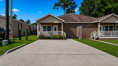 Building Photo - Move-in ready 3-bedroom, 2-bath, conveniently located near Lake Conroe & zoned to Montgomery ISD!
