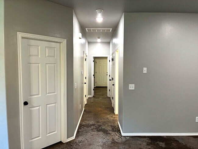 Building Photo - 7508 Redbud Villas Ct