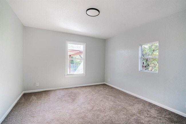 Building Photo - 1819 Pecan St