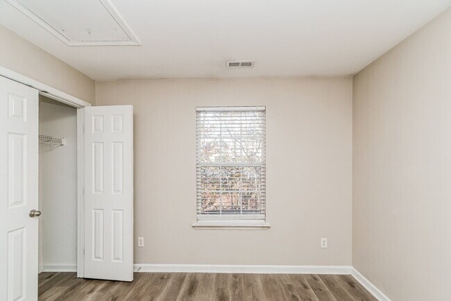 Building Photo - 6021 Herston Rd