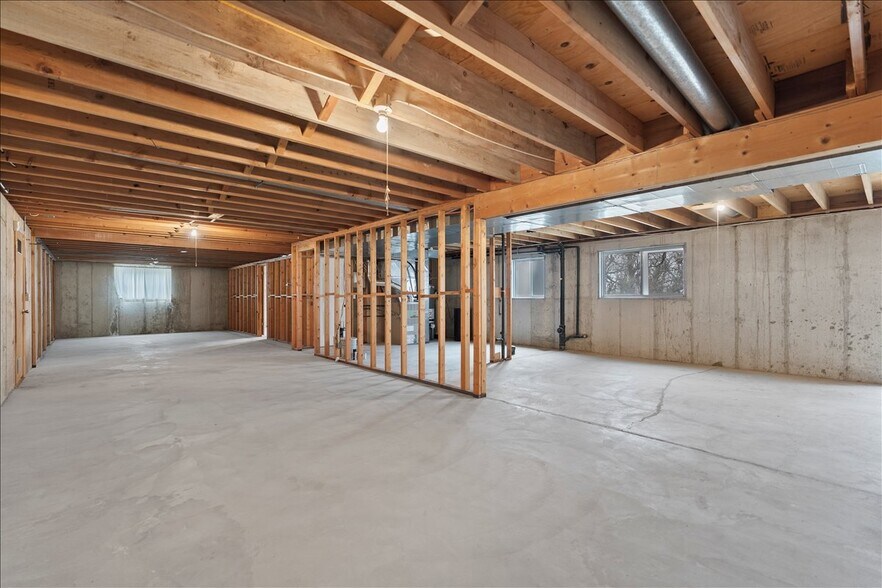Building Photo - 717 Woodridge Dr