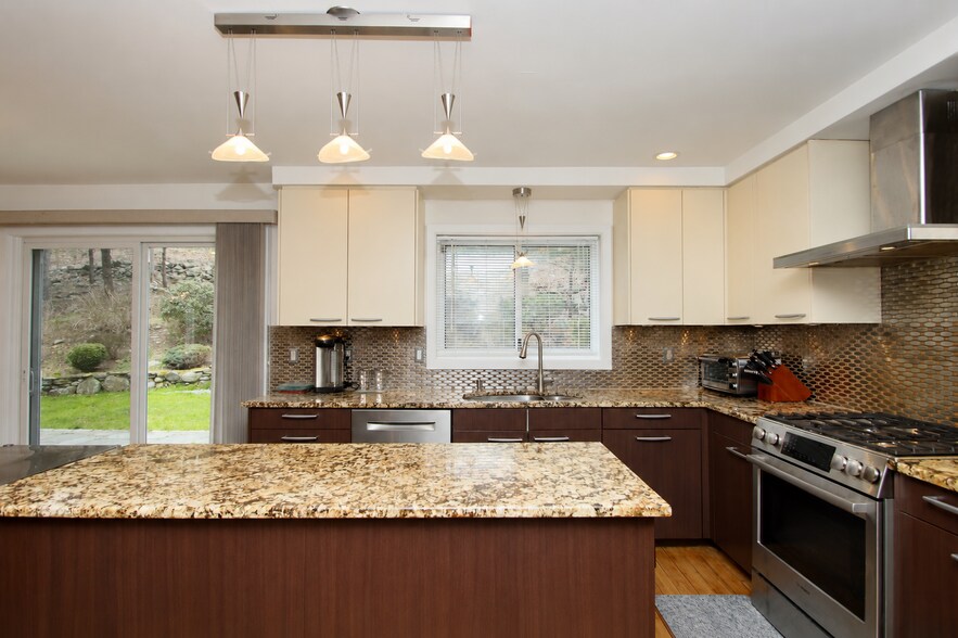 Building Photo - 78 Sturbridge Rd