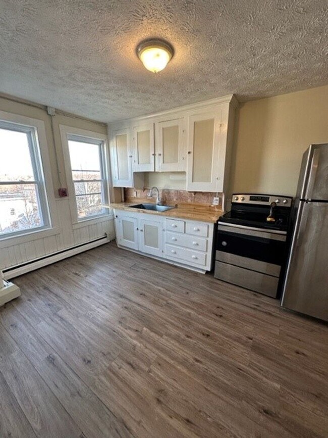 Primary Photo - 1BR/1BA Available November 1st!!
