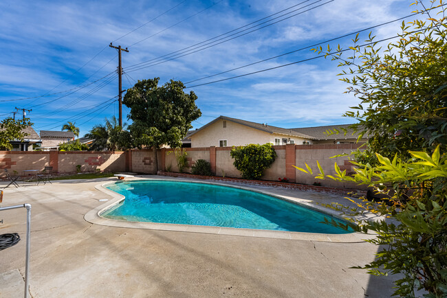 Building Photo - 6692 Timaru Cir