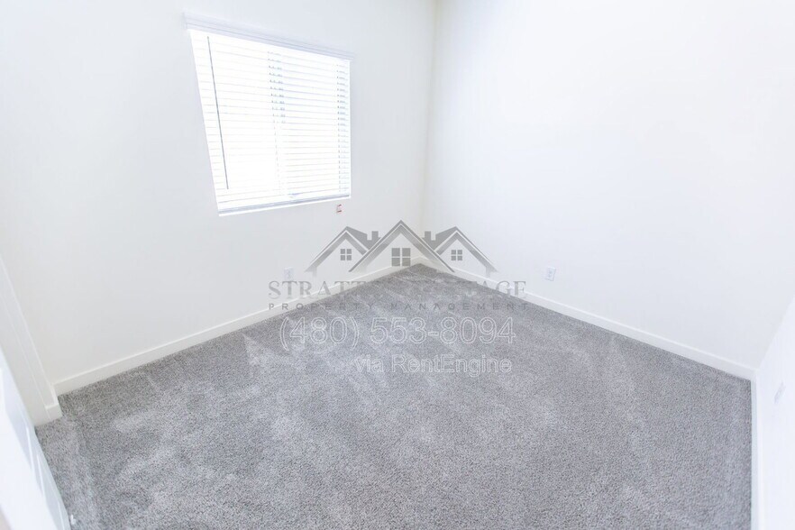 Building Photo - 2547 N Kenna Pl