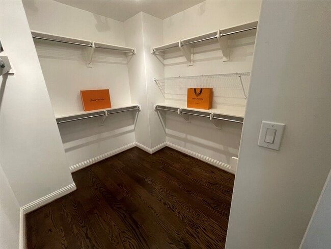 Building Photo - 15622 Broad St