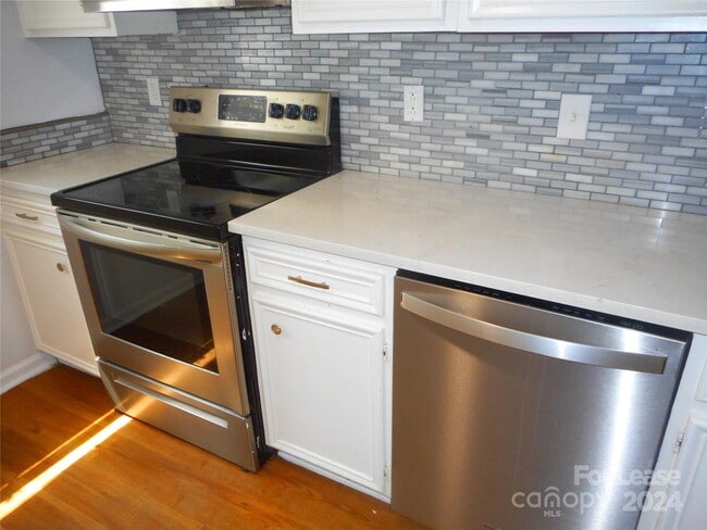 Building Photo - 10921 Hunter Trail Ln