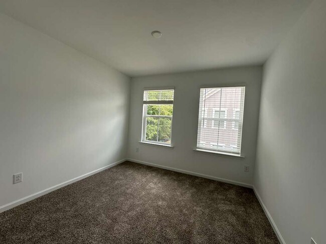 Building Photo - 5016 Rill Ct