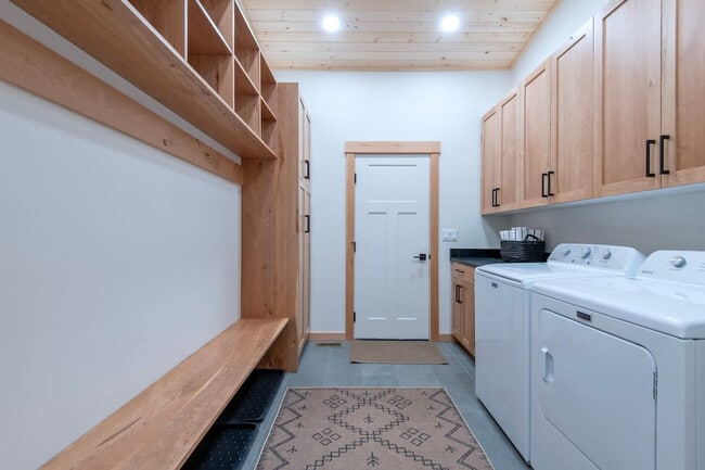 Building Photo - 3402 Alta Vista Dr
