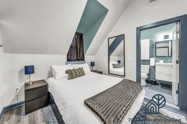 Building Photo - Furnished 2-Bedroom, 2-Bath Apartment near the Medical Campus