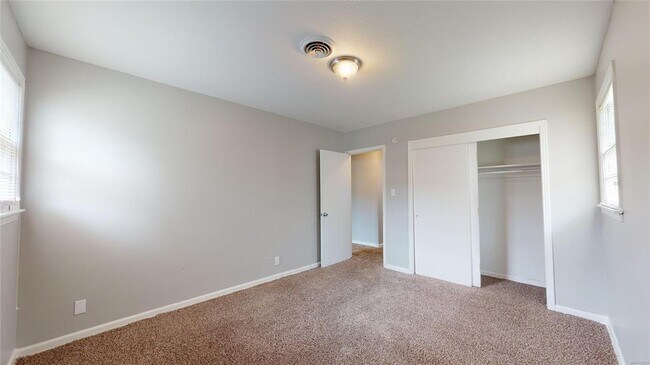 Building Photo - 3252 Cheltenham Dr