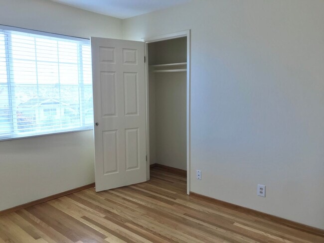 Building Photo - Delightful SSF 3 bed/2 bath Home