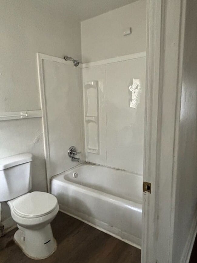 Building Photo - 320 Heloise St