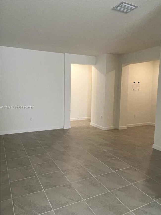 Building Photo - 2422 SE 30th St