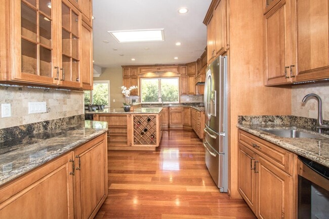 Building Photo - 446 Guadalupe Dr
