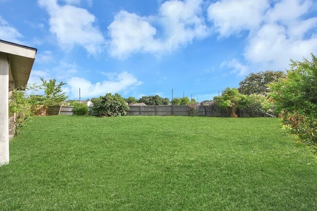 Building Photo - 15202 Lynford Crest Dr