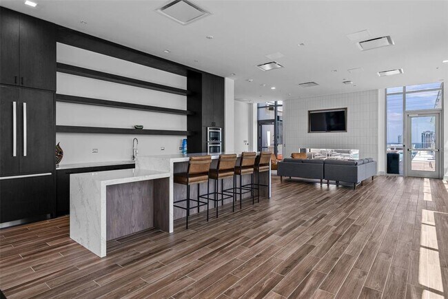 Building Photo - 777 3rd Ave N