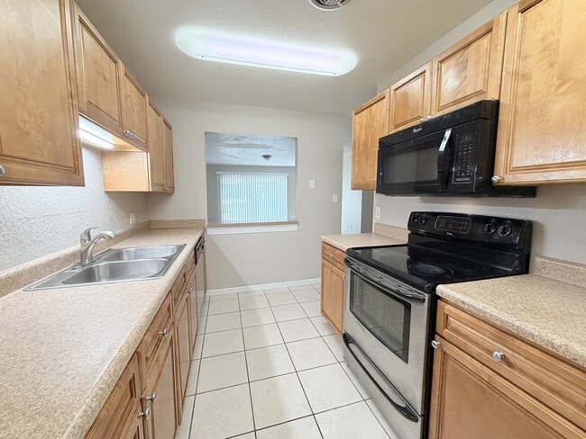 Building Photo - 1695 Lee Rd