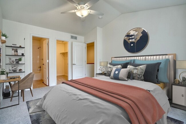 Building Photo - Beautiful Quail Crossing Townhome – Walk t...