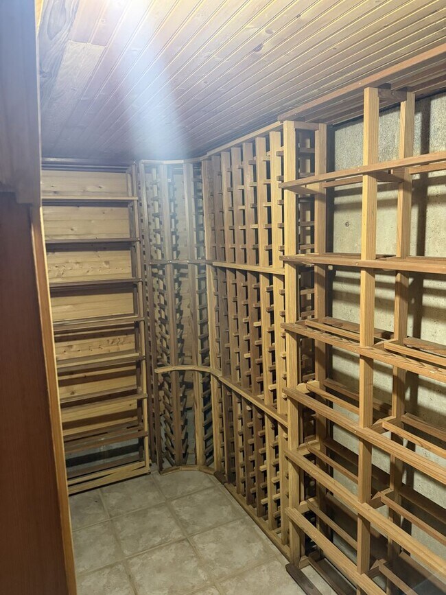 Building Photo - 1150 N 5th St