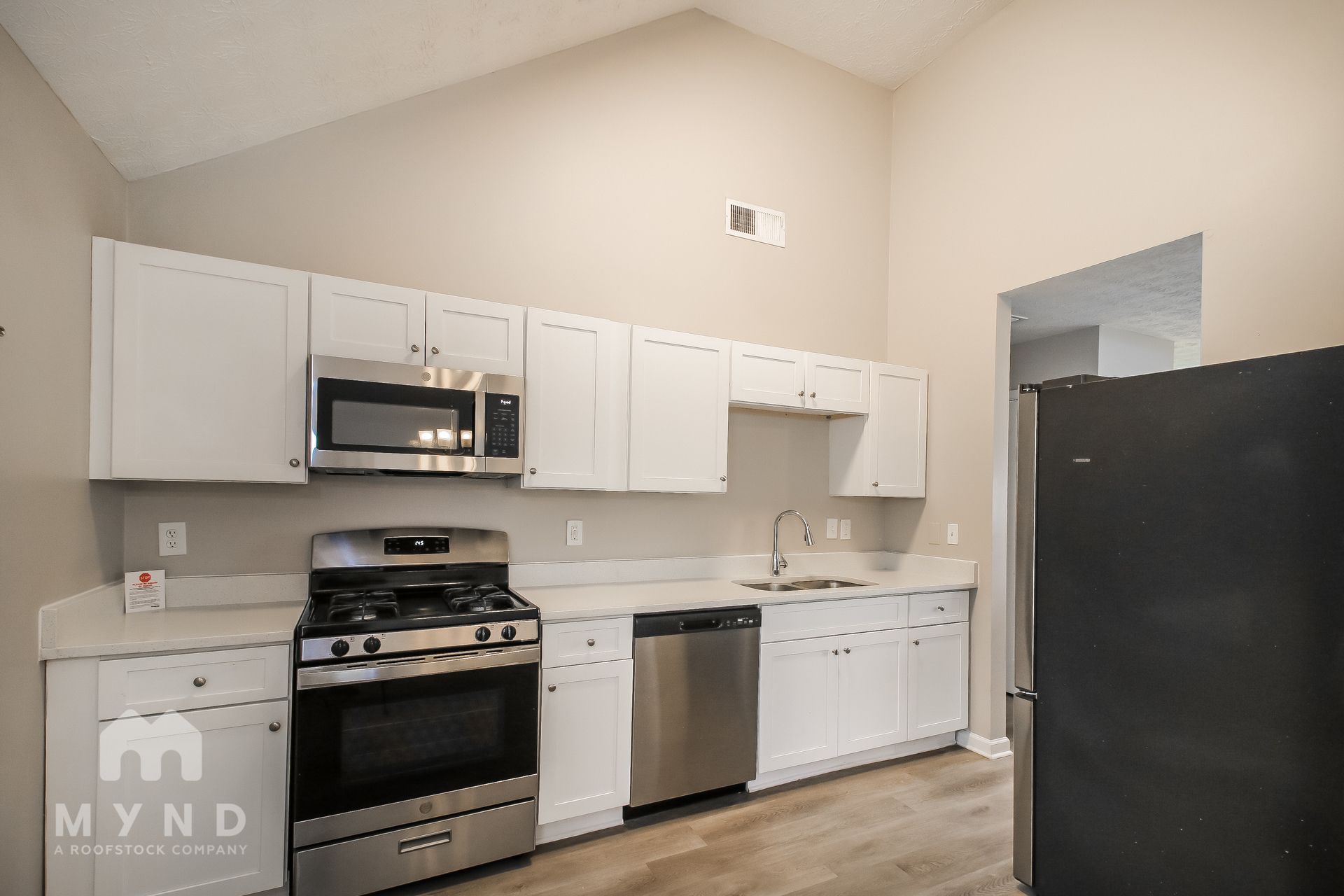 Building Photo - 737 Lilac Dr