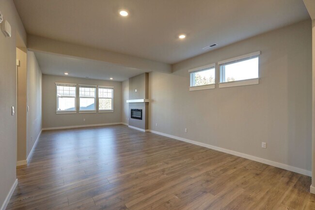 Building Photo - Beautiful 4bd, 3.25ba Home Available in Great Community!