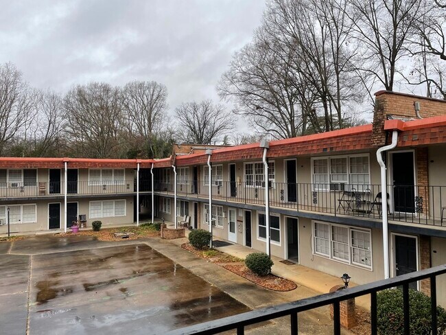 Building Photo - 2000 Patio Ct