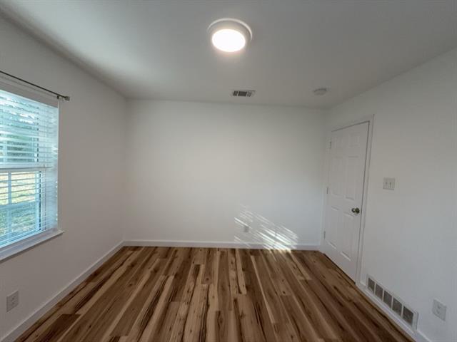 Building Photo - 1202 Valley View Dr