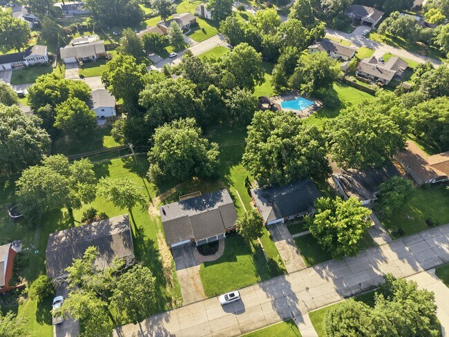 Building Photo - 1104 Falcon Dr
