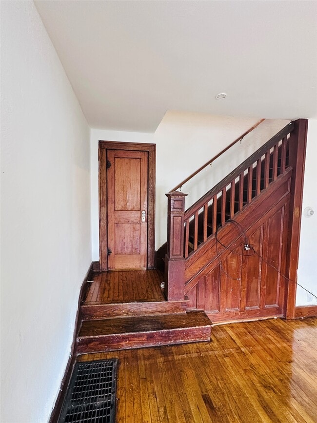 Building Photo - 210 Squires Ave