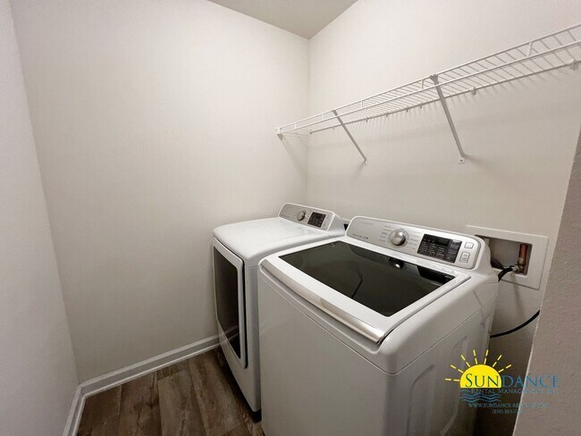 Building Photo - 930 Merganser Way