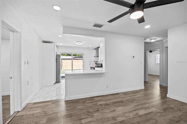 Building Photo - 4427 W Oklahoma Ave
