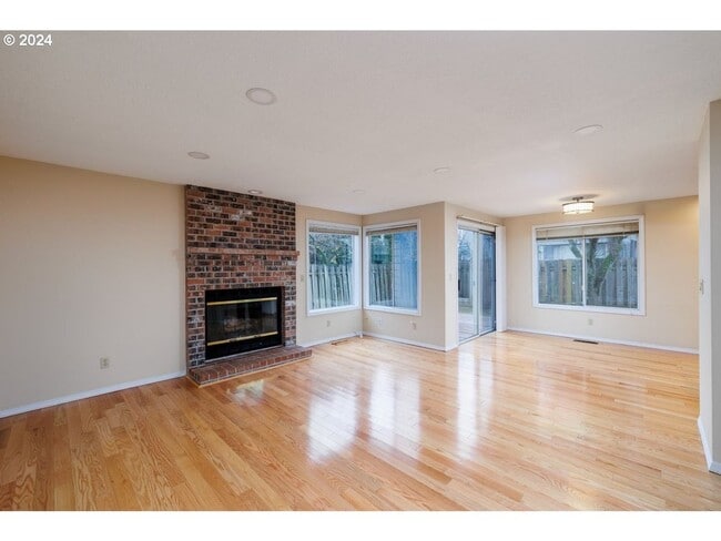 Building Photo - Bright, Open Living with Vaulted Ceilings ...