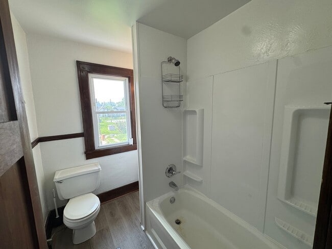 Building Photo - For Rent – Pet-Friendly 2 Bed, 1 Bath Town...