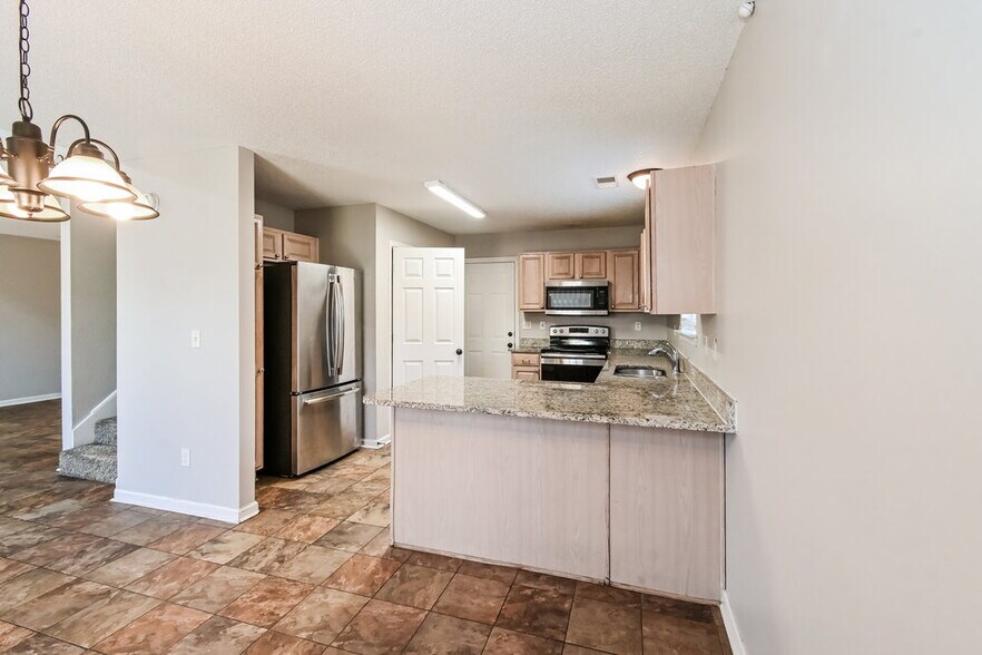 Building Photo - 7292 Green Ash Dr